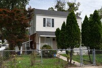 Building Photo - Spacious 5BR House in Takoma Park