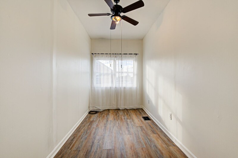 Building Photo - 313 E Spring St