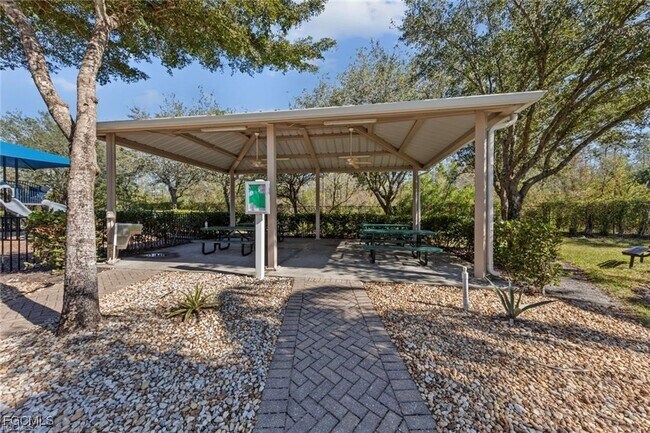 Building Photo - 9999 Chiana Cir