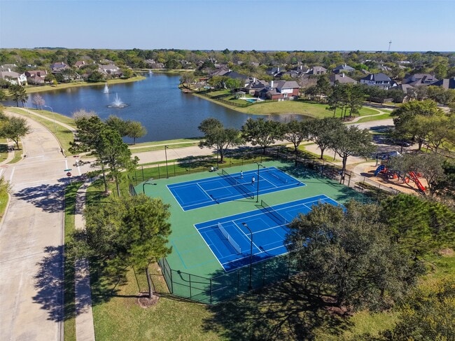 Building Photo - 1922 Lake Grayson Dr