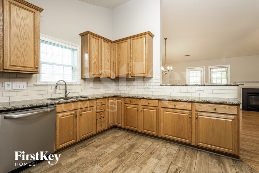 Building Photo - 6107 Black Willow Dr