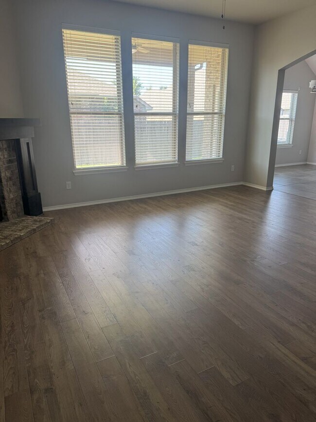 Building Photo - Charming three bed two bath in South OKC