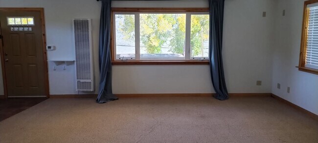 Building Photo - 6836 Lakewood Dr