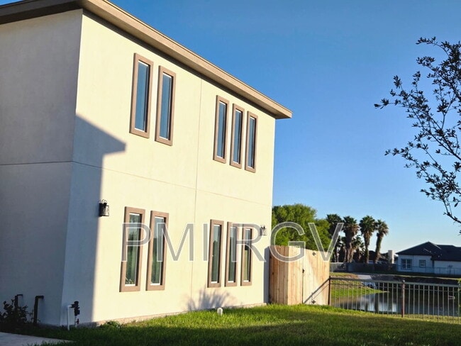 Building Photo - 2912 E Israel Ave