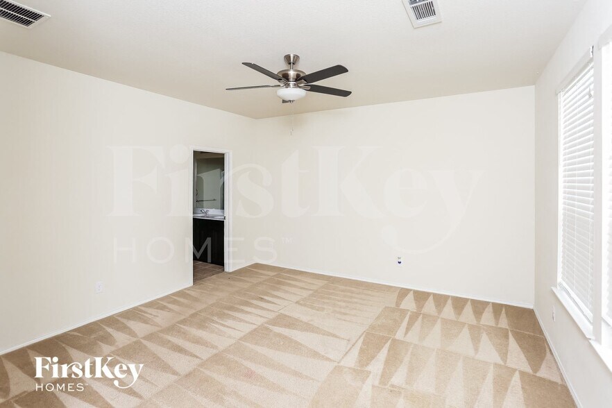 Building Photo - 2042 Avondown Rd