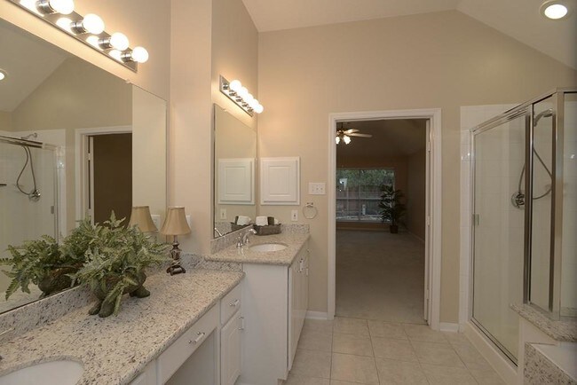 Building Photo - 67 N Veranda Ridge Dr