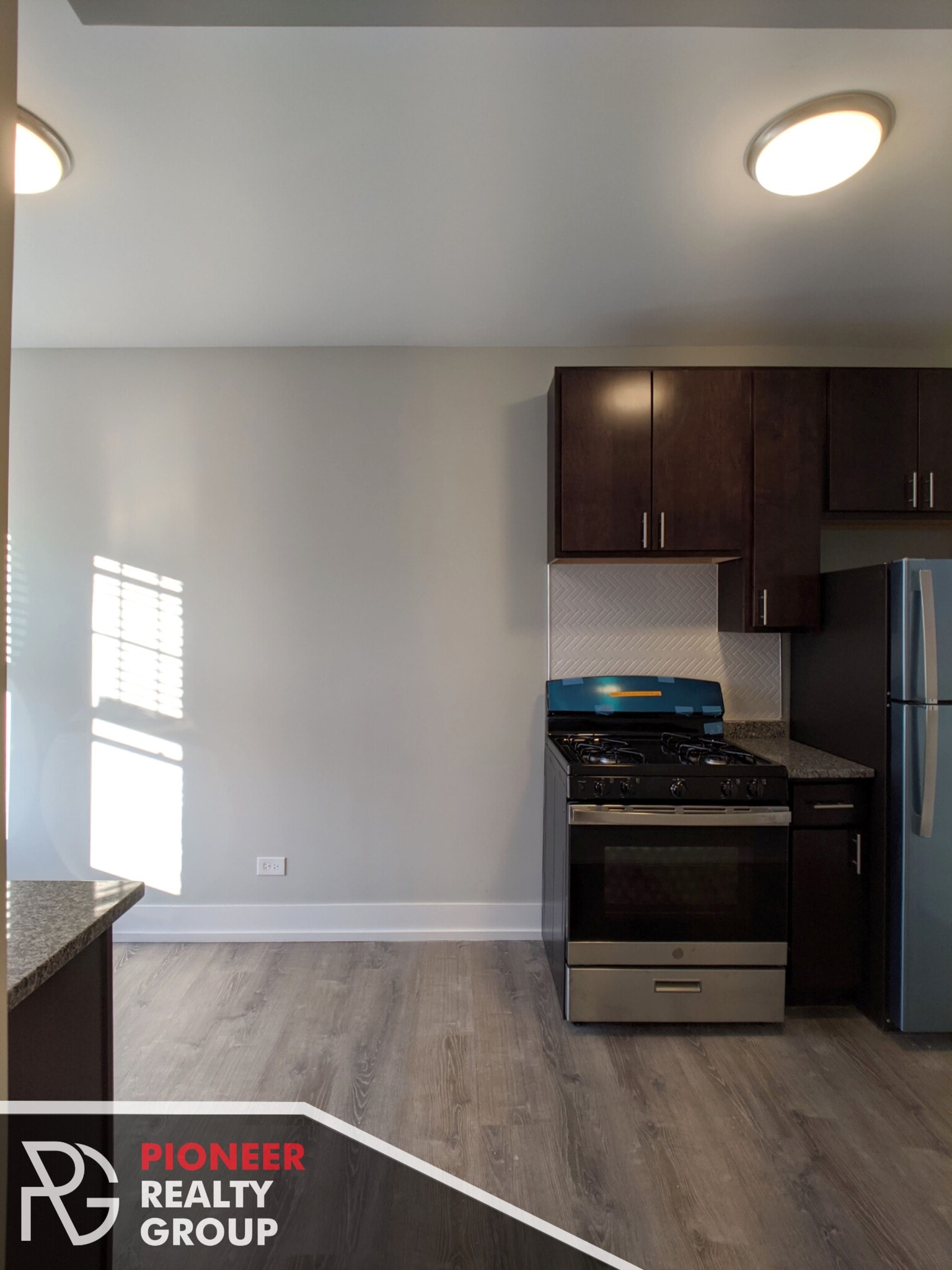 Building Photo - 1128 Maple Ave