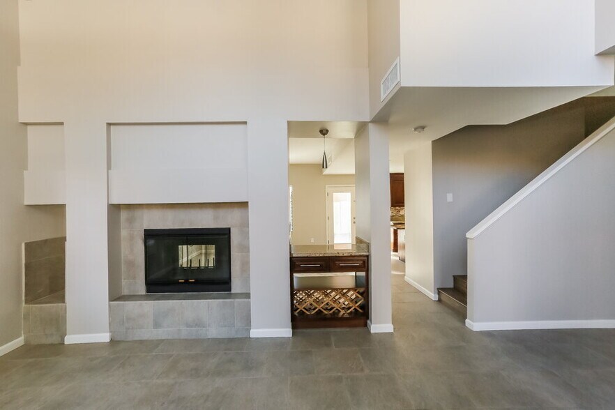 Building Photo - 4533 E Annette Dr