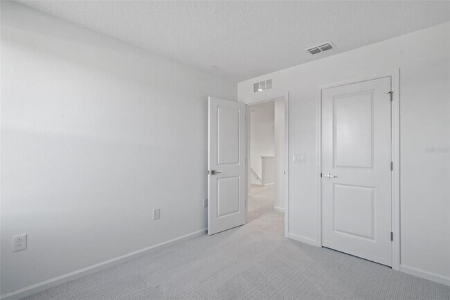 Building Photo - 1601 Pinecliff Dr