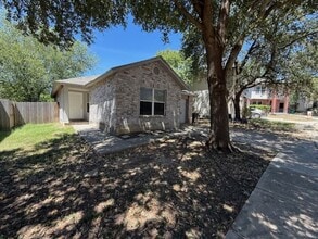Building Photo - Nice One Story 3 Bedroom 2 Bath Home Backing to a Greenbelt! Near Sea World