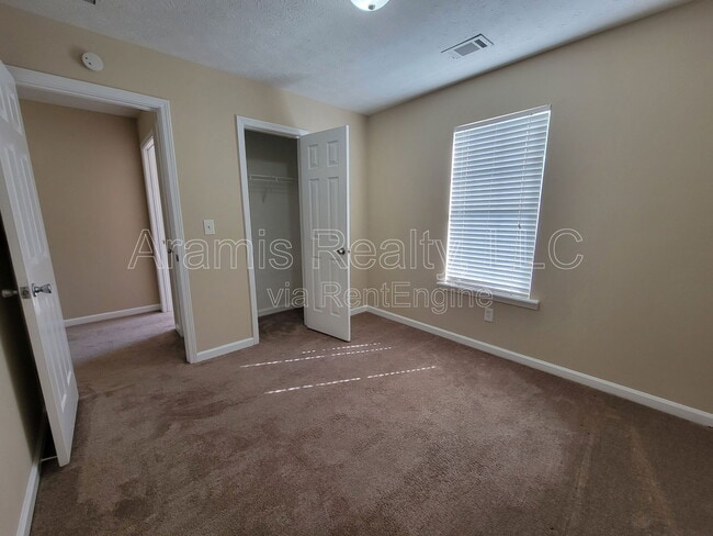 Building Photo - 735 Allen's Landing Dr SE