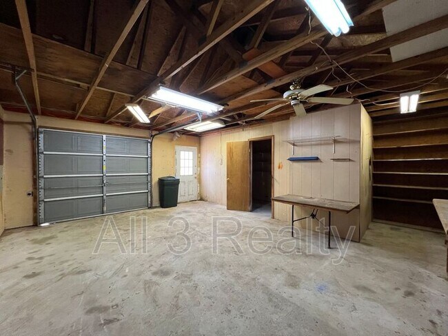 Building Photo - 950 Hillman St