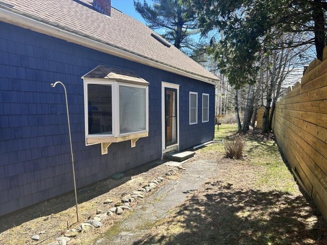 Building Photo - 337 ME-133