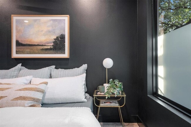 Building Photo - 2209 Rae Dell Ave