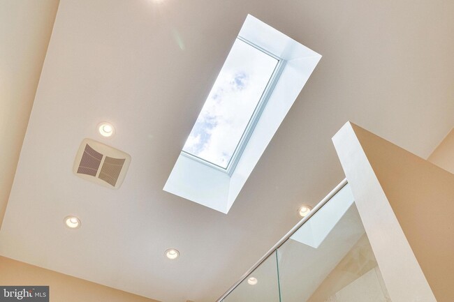 Building Photo - 6122 Bayliss Pl