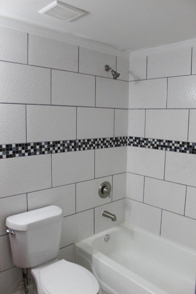 Building Photo - 10354 Fox Trail Rd S