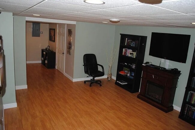 Building Photo - Large 2 BR w/ 1 Full and 2 Half Baths in Rockland