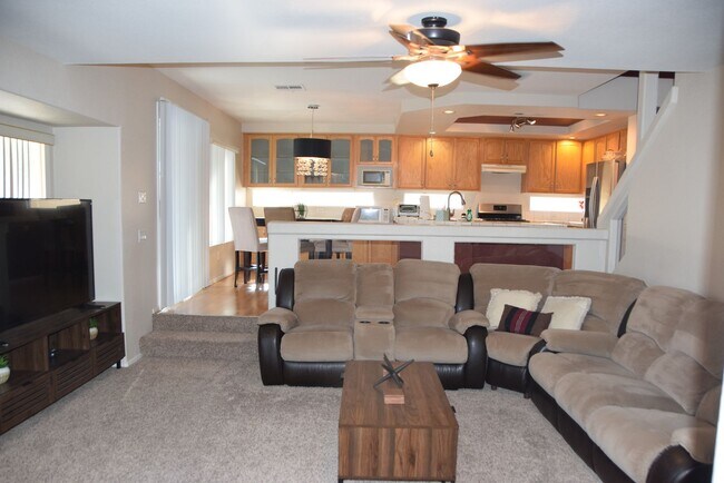 Building Photo - 8765 Country Pines Ave