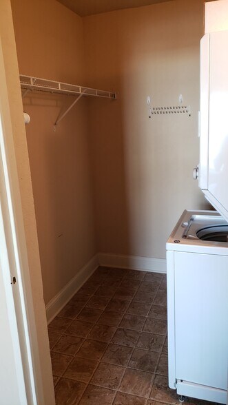 Bedroom walk in closet. - 500 Grandview Ct.