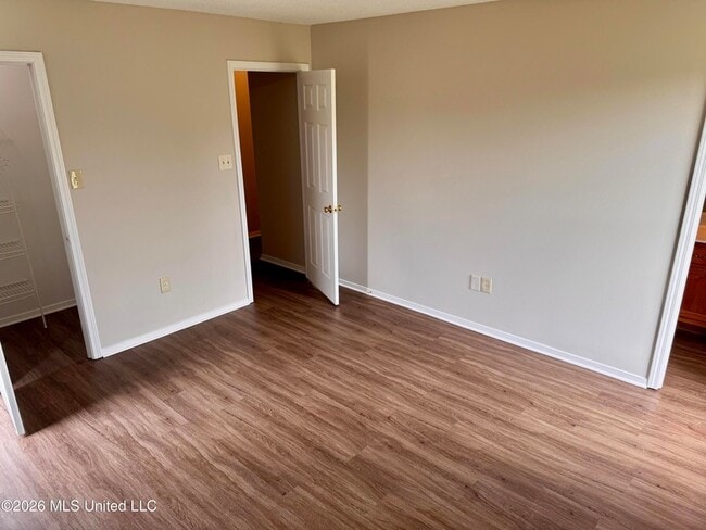 Building Photo - 10515 Oak Leaf Dr