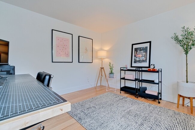 Building Photo - Stunning 4 Bed 2.5 Bath Steps from Willards Beach