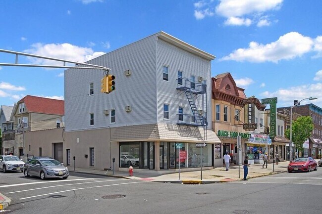 Building Photo - 494 Avenue C