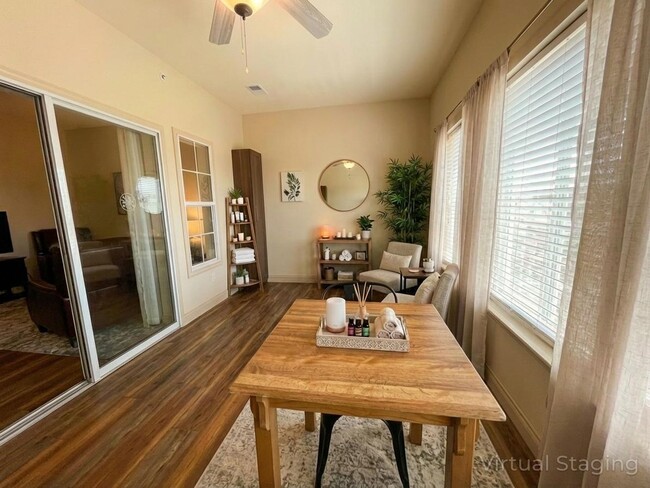 Building Photo - Beautifully Furnished One bedroom, One bath in Branson, Mo. with a View from the Sunroom