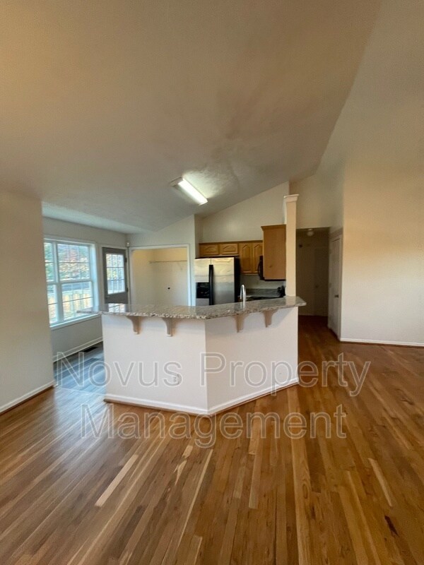 Building Photo - 721 Meadow Spring Dr