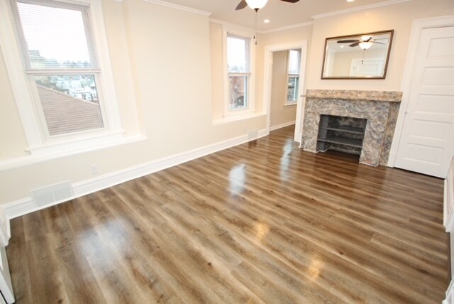 LIV RM - 3916 Coleman St