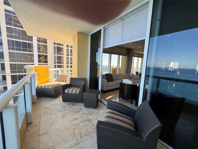 Building Photo - 17875 Collins Ave