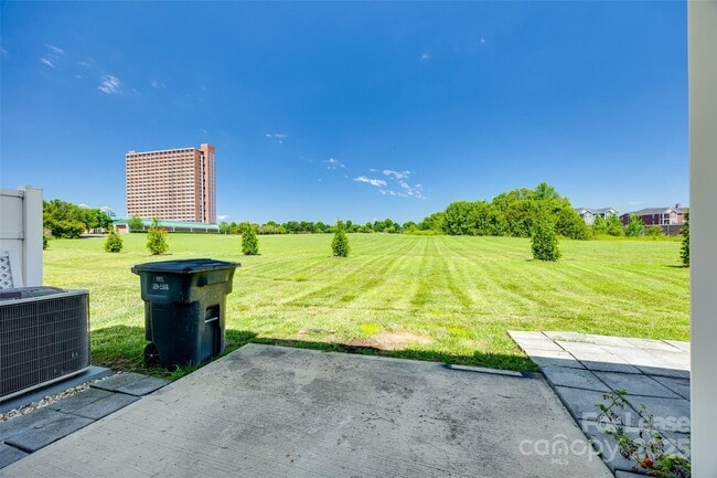 Building Photo - 826 Summerlake Dr