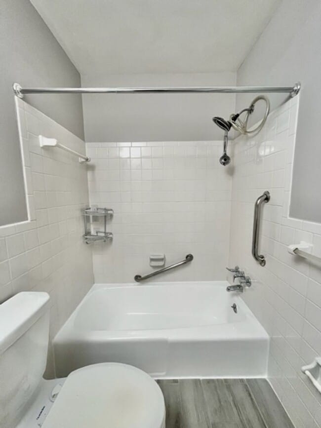 Building Photo - Beautiful and updated 4 BR 2.5 BA with garage and lovely yard!