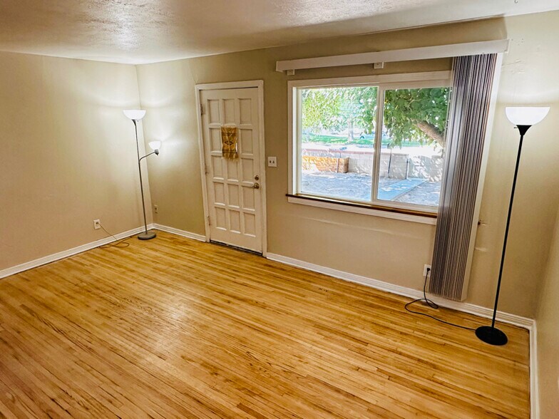 Building Photo - 1316 Buena Vista Dr SE