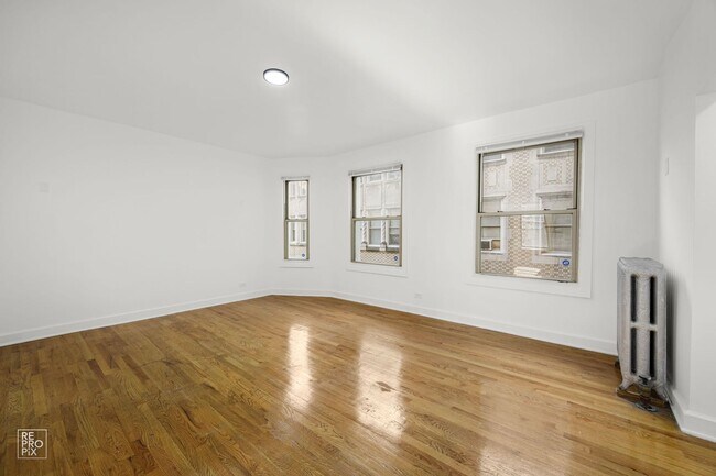 Building Photo - 8051 S Ingleside Ave 934-42 E 81st Chicago, IL 60619