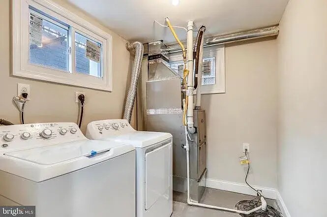 Building Photo - 724 Oneida Pl NW