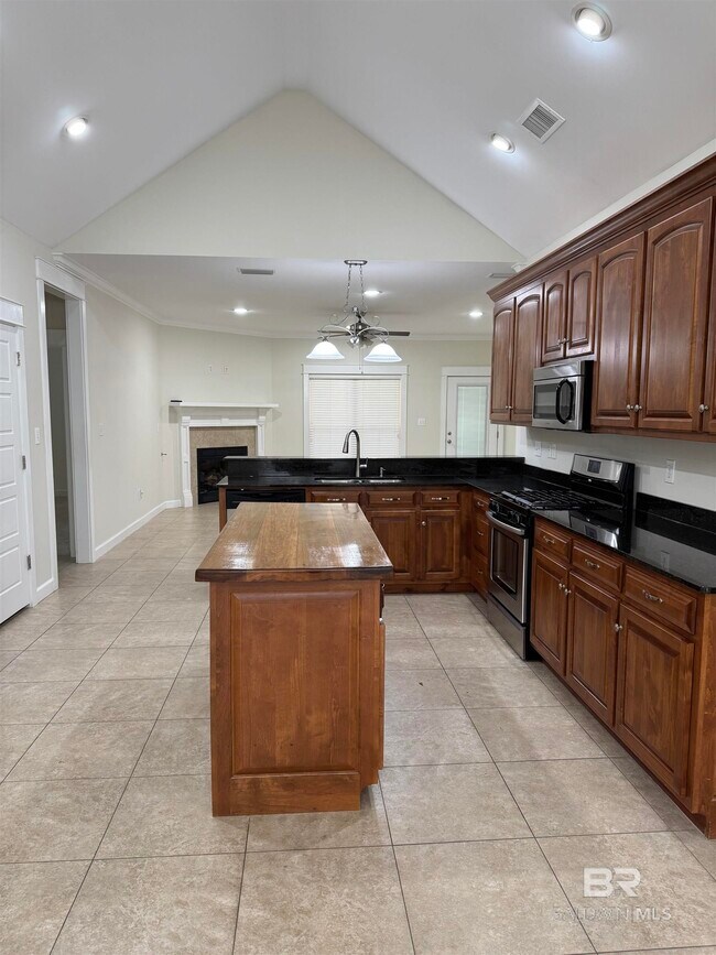 Building Photo - 11966 Balsam Ct