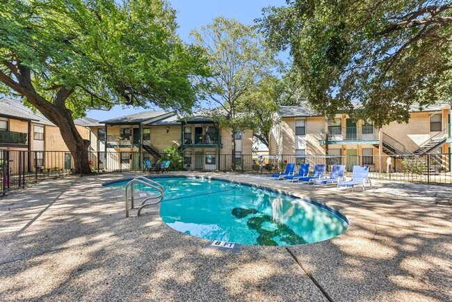 Building Photo - 1624 Aquarena Springs Dr