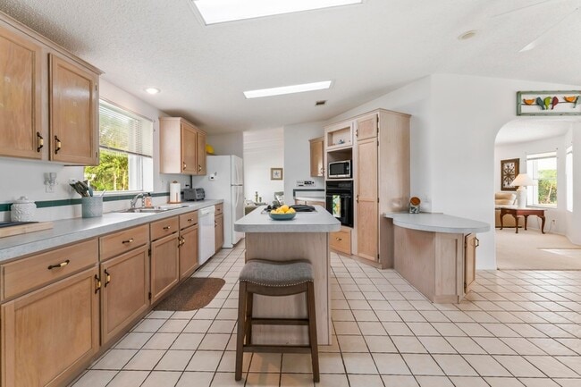 Building Photo - 8913 SW Chevy Cir