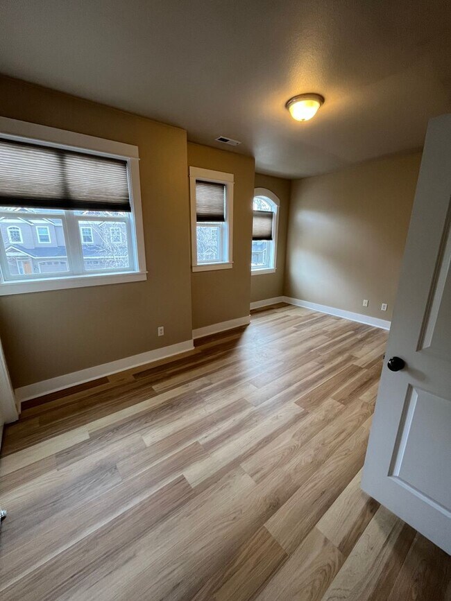 Building Photo - Beautiful 3-bdr with double car garage in desirable Timber Creek Community!