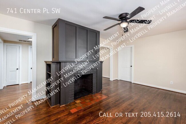 Building Photo - 741 Center Pl SW