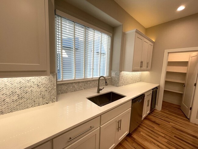 Building Photo - Modern living in trending East Dallas at METRO AT LIVE OAK!