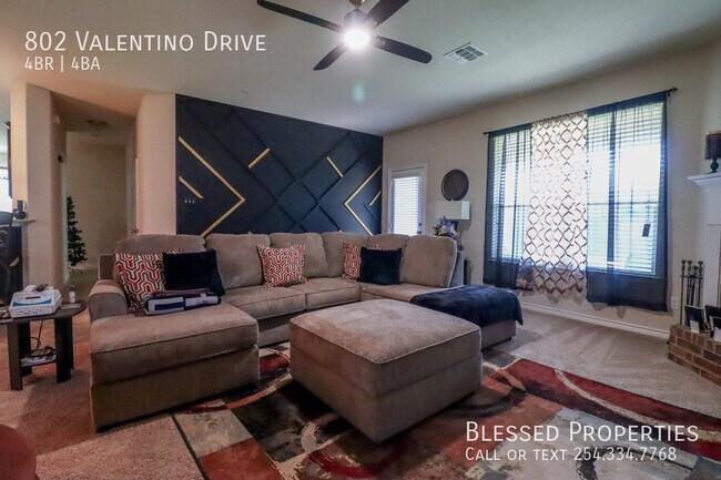 Building Photo - 802 Valentino Dr