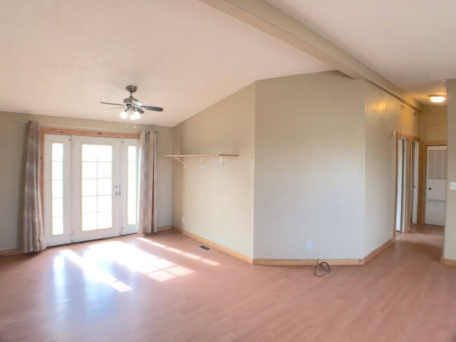 Building Photo - 4 bedroom home in Moriarty. Country Living! Close to I-40.