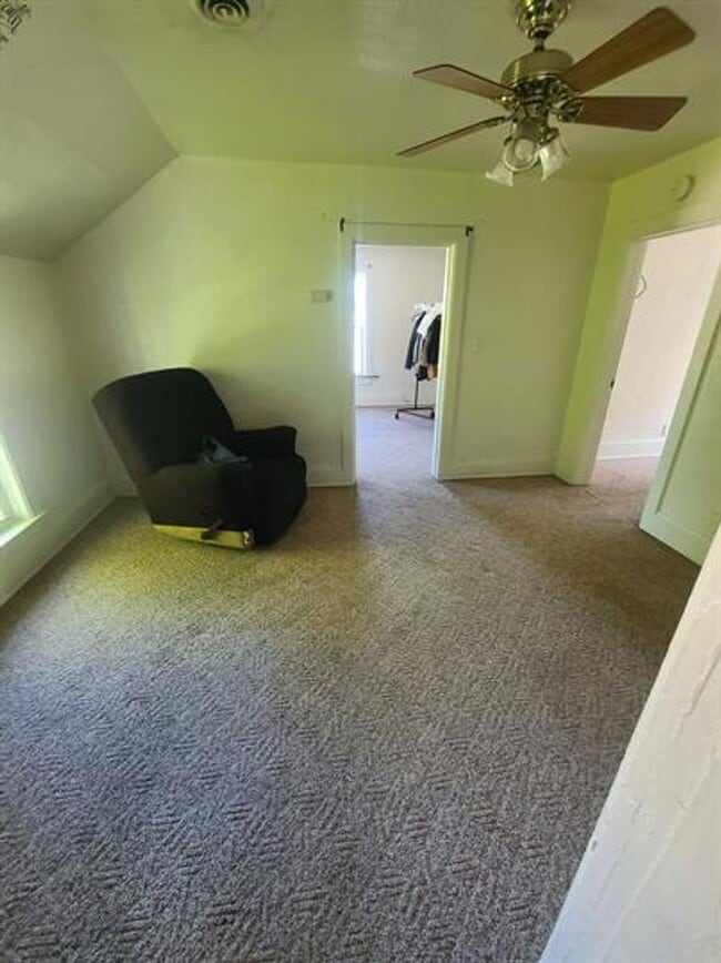 Building Photo - 1323 Shore Dr