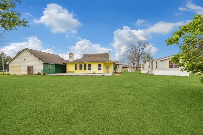 Building Photo - 803 Hennessey Dr