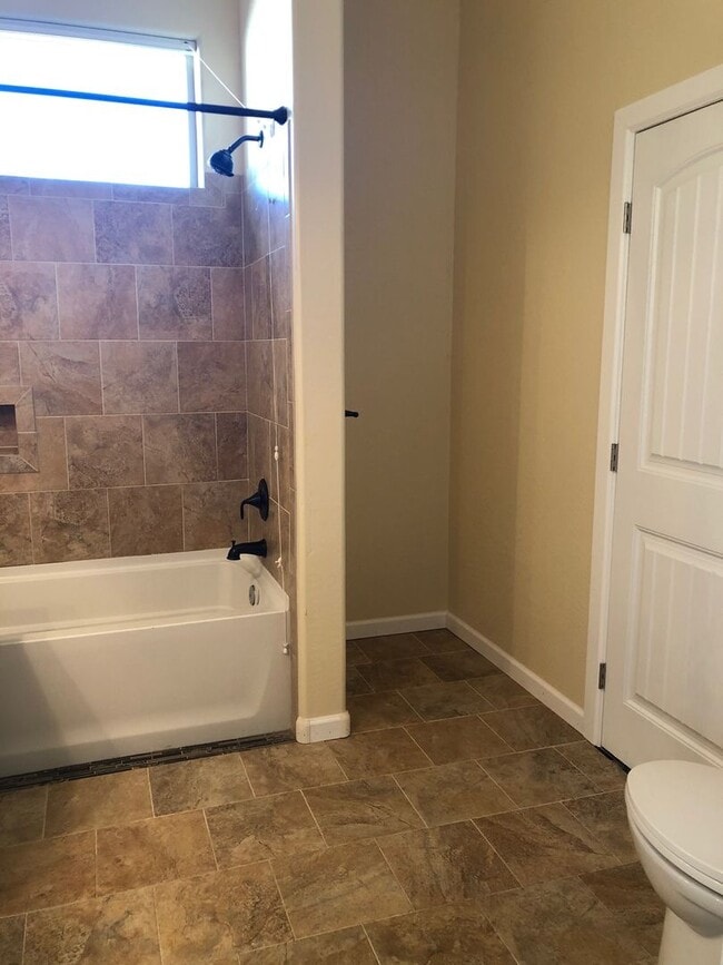 Building Photo - Sunny Three Bedroom in North Prescott Valley