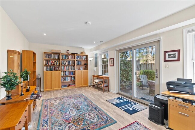 Building Photo - Beautiful End-Unit Townhome with Spacious Interior and Outdoor Living