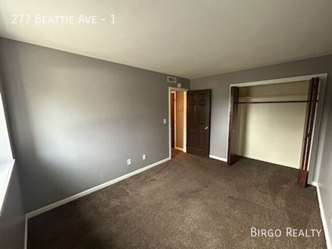 Building Photo - Move in Ready! Large and lovely 2-bedroom ...