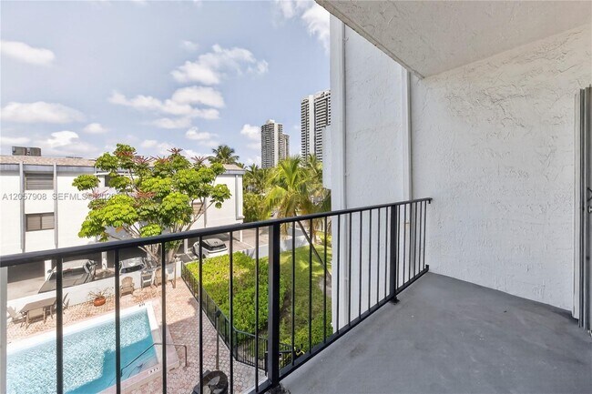 Building Photo - 3642 NE 171 St