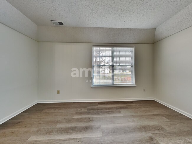 Building Photo - 8527 Ochre Dr